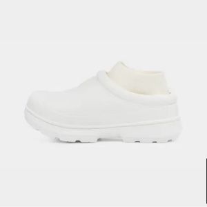 Ugh Tasman X, in bright white. Worn once but they don’t fit.